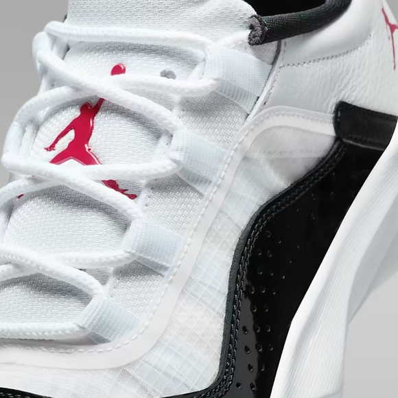 Air Jordan 11 CMFT Low. New in box (NIB). Black & white. Women’s 10.5. Men’s 9. - Picture 7 of 9